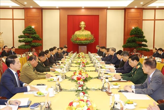Party General Secretary and President To Lam and Lao Party General Secretary and President Thongloun Sisoulith co-chair a high-level meeting between the two Communist Party of Vietnam and the Lao People’s Revolutionary Party in Hanoi on September 11. VNA Photo: Trí Dũng