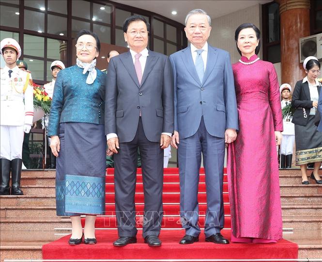 Tổng Bí thư, Chủ tịch nước Tô Lâm và Phu nhân vớ Tổng Bí thư, Chủ tịch nước Lào Thongloun Sisoulith và Phu nhân. Ảnh: Trí Dũng – TTXVN