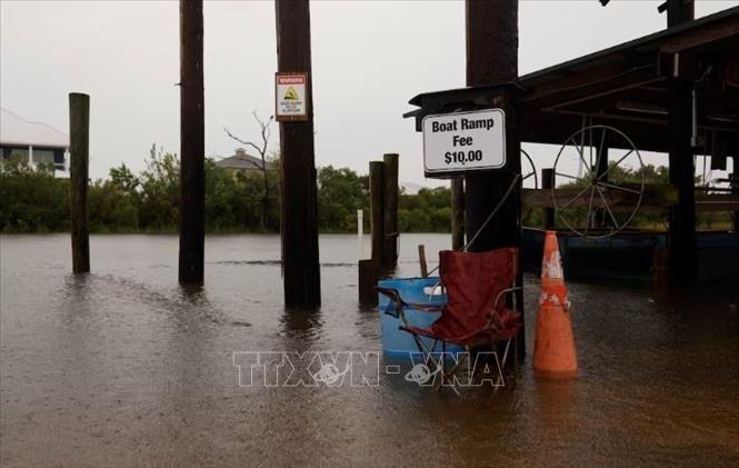 Ngập lụt tại cảng Campo ở bãi biển Shell, bang Louisiana, Mỹ khi bão Francine đổ bộ ngày 11/9/2024. Ảnh: REUTERS/TTXVN
