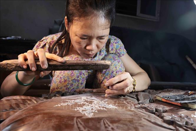 Mother-of-pearl inlay is a craft that requires a lot of effort and meticulousness. VNA Photo: Trần Việt