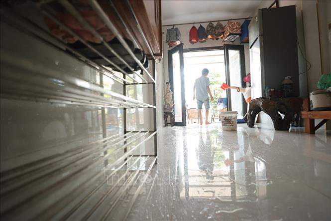 Căn nhà được lau dọn sạch sẽ như chưa từng bị ngập (ảnh chụp lúc 9h18). Ảnh: Minh Quyết - TTXVN