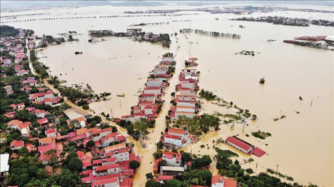 Đường vào xã Trí Yên đã ngập sâu. Ảnh: Danh Lam -TTXVN 