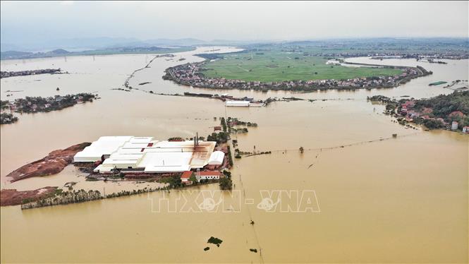 Đường vào xã Trí Yên đã ngập sâu. Ảnh: Danh Lam -TTXVN 