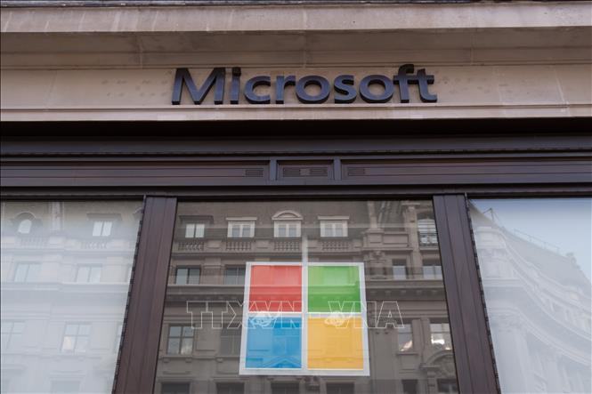 Biểu tượng Microsoft tại một cửa hàng ở London, Anh. Ảnh: THX/TTXVN