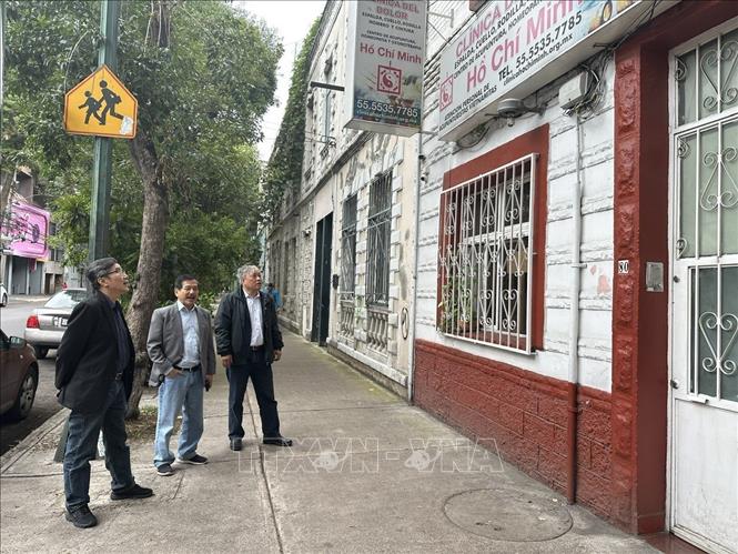 Đoàn công tác đến thăm Trung tâm Châm cứu Hồ Chí Minh tại thủ đô Mexico City. Ảnh: TTXVN phát