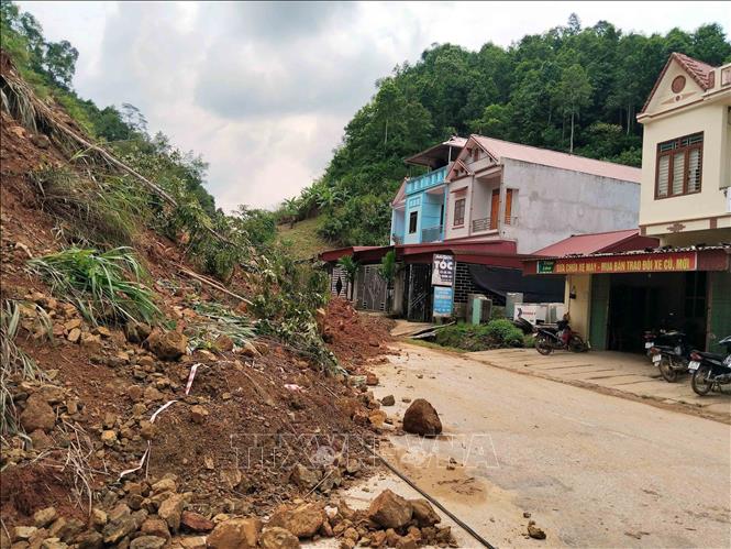 A landslide place in the northern province of Bac Kan. VNA Photo: Nguyễn Công Hải