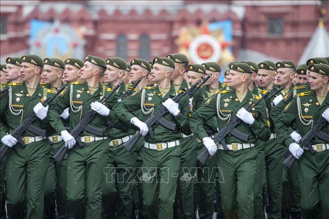 Quân nhân Nga duyệt binh kỷ niệm 79 năm Ngày Chiến thắng, trên Quảng trường Đỏ ở Moskva, ngày 9/5/2024. Ảnh: THX/TTXVN