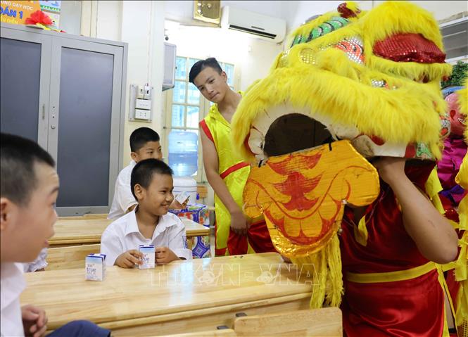 Là cơ sở giáo dục công lập trực thuộc Sở GD&ĐT Hà Nội, trường Tiểu học Bình Minh đón nhận học sinh khuyết tật trí tuệ học hòa nhập và dạy học sinh tiểu học. Ảnh: Thanh Tùng - TTXVN
