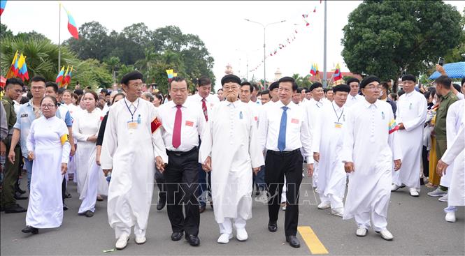 Lãnh đạo Ban Tôn giáo Chính phủ, Tỉnh ủy, UBND tỉnh Tây Ninh; các ban, ngành, đoàn thể Trung ương và các địa phương tham gia Đại lễ Hội yến Diêu Trì Cung. Ảnh: Minh Phú – TTXVN