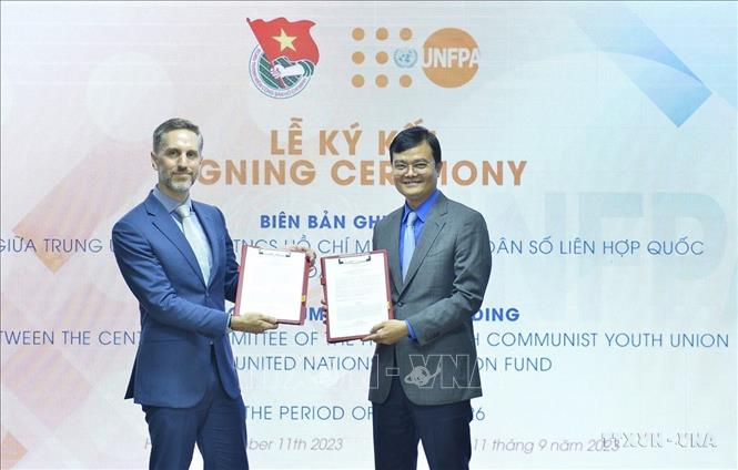 Lễ ký Biên bản ghi nhớ giữa Trung ương Đoàn TNCS Hồ Chí Minh và Quỹ Dân số Liên hợp quốc tại Việt Nam (UNFPA) giai đoạn 2023 – 2026. Ảnh: Minh Đức - TTXVN