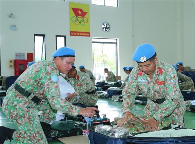 Các sĩ quan Đội Công binh số 3 chuẩn bị quân tư trang, sẵn sàng cho ngày lên đường làm nhiệm vụ tại Liên hợp quốc (16/9/2024). Ảnh: Trọng Đức - TTXVN