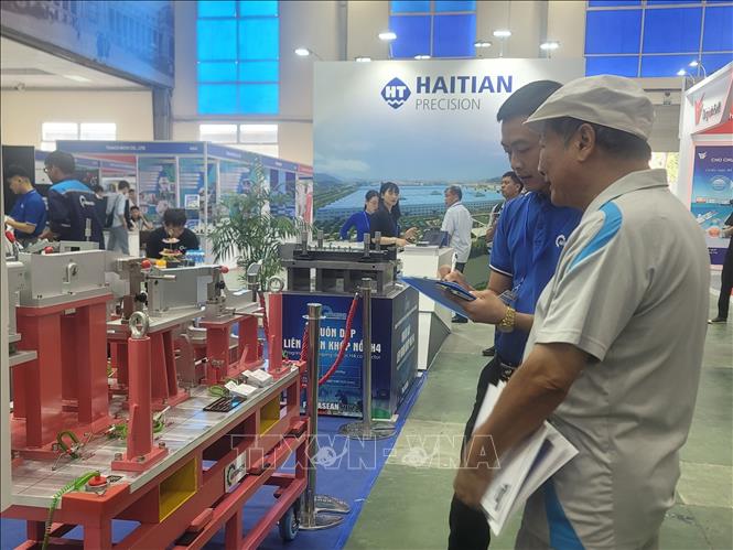 Các gian hàng được giới thiệu tại hội chợ. Ảnh: Phương Anh-TTXVN