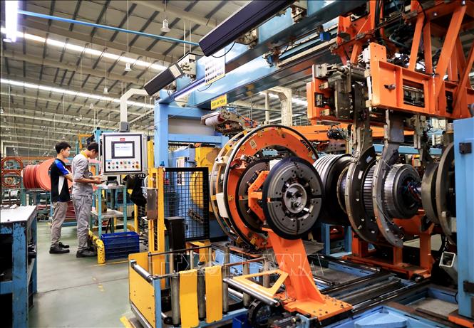 Production of the Chinese-invested Sailun Tire Vietnam Co. Ltd. at the Phuoc Dong IP in Go Dau district. VNA Photo: Hồng Đạt 