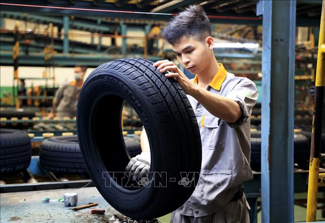 Production of the Chinese-invested Sailun Tire Vietnam Co. Ltd. at the Phuoc Dong IP in Go Dau district. VNA Photo: Hồng Đạt 