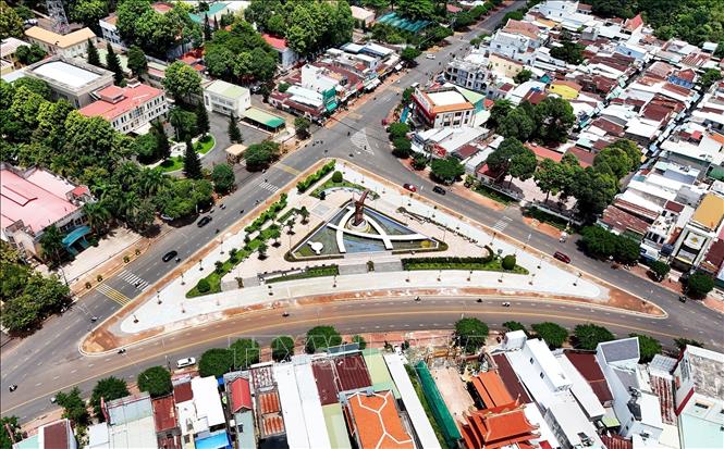 Giao lộ trung tâm thị trấn Gia Ray, huyện Xuân Lộc, tỉnh Đồng Nai. Ảnh: Hồng Đạt - TTXVN