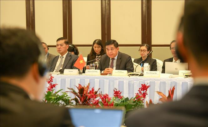Minister of Planning and Investment Nguyen Chi Dung addresses the 18th Singapore-Vietnam Connectivity Ministerial Meeting. VNA Photo: Lê Dương