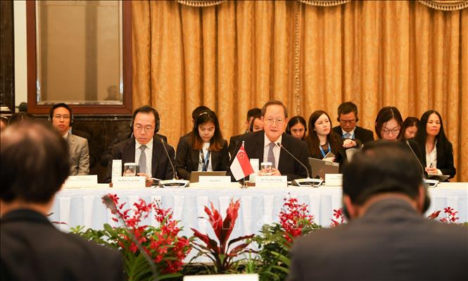 Minister for Manpower and Second Minister for Trade and Industry of Singapore Tan See Leng addresses the 18th Singapore-Vietnam Connectivity Ministerial Meeting. VNA Photo: Lê Dương