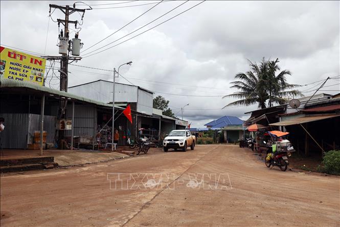 Một đoạn đường vào xã Đắk Ngo (giai đoạn 2) đã cơ bản hoàn thành. Ảnh: Hưng Thịnh - TTXVN