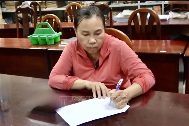 Đối tượng Nguyễn Thị Hường tại Cơ quan điều tra Công an Thành phố Hồ Chí Minh. Ảnh: TTXVN phát 