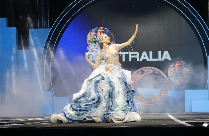 A contestant from Australia at the show. VNA Photo: Thùy Dung
