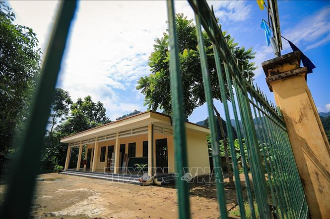 Chi trường tiểu học xóm Rằng đóng cửa ngừng hoạt động vì nguy cơ sạt lở. Ảnh: Trọng Đạt-TTXVN