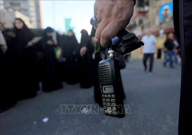 Bộ đàm được sử dụng bởi thành viên lực lượng Hezbollah tại Beirut, Liban ngày 18/9/2024. Ảnh: THX/TTXVN