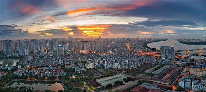 Trời mùa Thu Hà Nội đẹp nhẹ nhàng, lãng mạn. Ảnh: Phạm Tuấn Anh – TTXVN