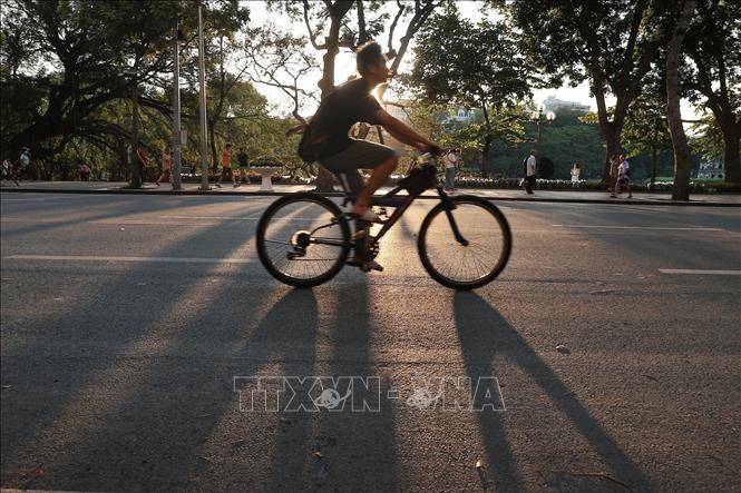 Chiều Thu Hà Nội nhẹ nhàng, lãng mạn. Ảnh: Minh Quyết – TTXVN
