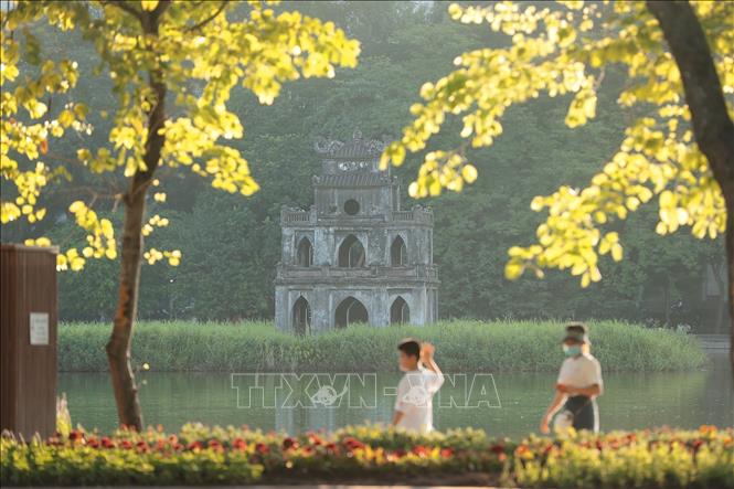 Chiều Thu Hà Nội nhẹ nhàng, lãng mạn. Ảnh: Minh Quyết – TTXVN