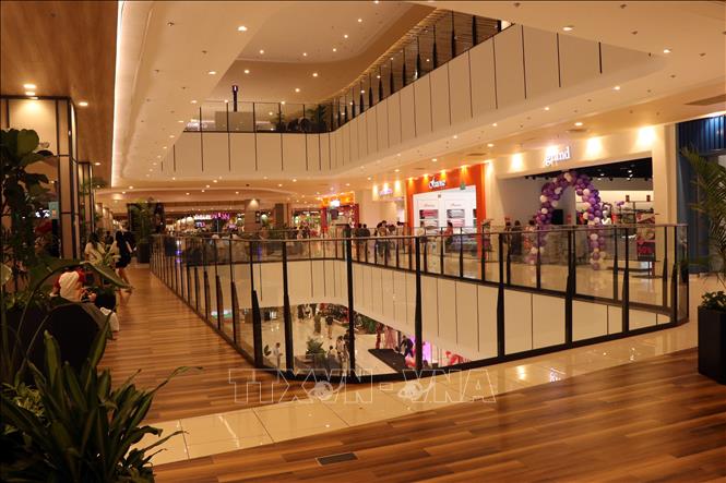 Trung tâm thương mại AEON MALL Huế có thiết kế hiện đại, với nhiều không gian xanh. Ảnh: Đỗ Trưởng - TTXVN