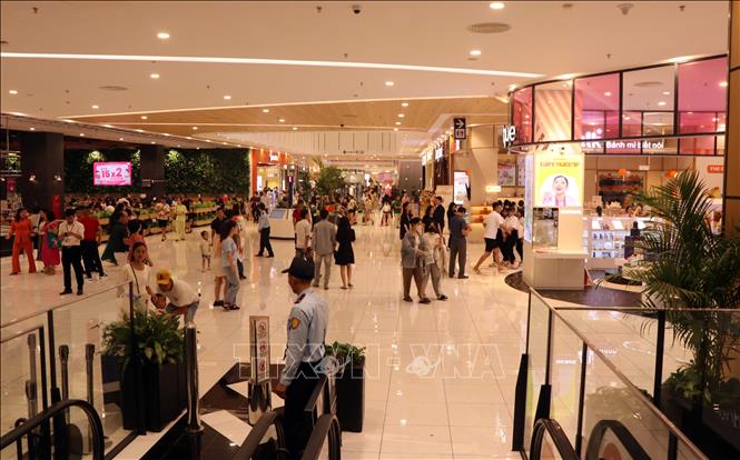 Trung tâm thương mại AEON MALL Huế có thiết kế hiện đại. Ảnh: Đỗ Trưởng - TTXVN