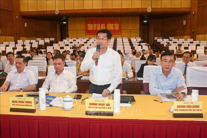 Ông Dương Ngọc Hải, Thường vụ Thành ủy, Phó Chủ tịch UBND Thành phố Hồ Chí Minh phát biểu thảo luận tại Hội thảo khoa học chủ đề “Xây dựng và thực hiện chuẩn mực văn hóa lãnh đạo, quản lý trong hệ thống chính trị ở vùng Đông Nam Bộ hiện nay”. Ảnh: Huỳnh Sơn-TTXVN