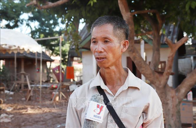 Ông Nanvone Sitpaseut, Bí thư Chi bộ, Trưởng bản Khone, huyện Luang Namtha, tỉnh Luang Namtha, bày tỏ sự cảm ơn về sự hỗ trợ của Cộng đồng người Việt Nam tại Lào. Ảnh: Xuân Tú - PV TTXVN tại Lào
