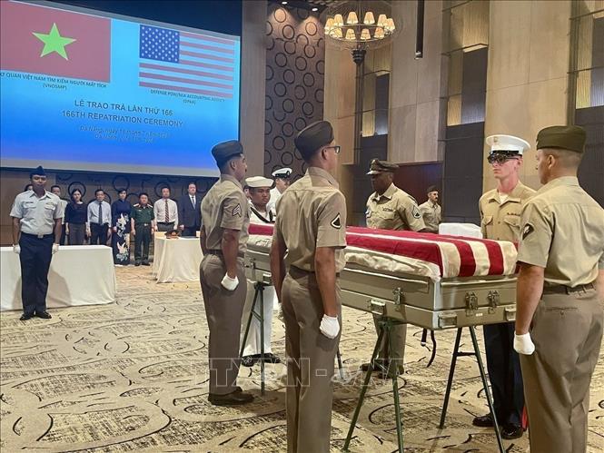 Lễ hồi hương hài cốt quân nhân Hoa Kỳ mất tích trong chiến tranh ở Việt Nam (MIA) lần thứ 166 được tổ chức tại Đà Nẵng (2024). Ảnh: TTXVN phát