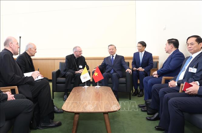 Tổng Bí thư, Chủ tịch nước Tô Lâm gặp Thủ tướng Tòa thánh Vatican, Hồng y Pietro Parolin. Ảnh: Lâm Khánh - TTXVN