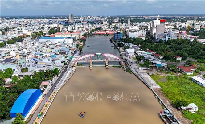 Âu thuyền Cái Khế chắn ngang rạch Khai Luông (quận Ninh Kiều), ngăn nước từ sông Hậu tràn vào khu vực nội đô thành phố Cần Thơ, giúp giảm ngập cho nhiều tuyến đường trung tâm thành phố. Ảnh: Thanh Liêm - TTXVN