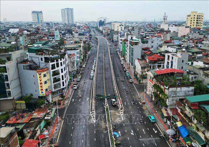Mặt cắt ngang đường rộng 40 m với 6 làn xe. Ở đoạn giao cắt được mở rộng lên 7 làn. Ảnh: Tuấn Anh - TTXVN