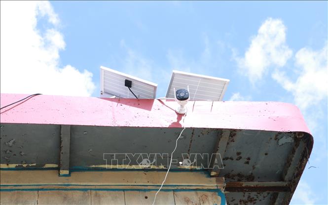Camera giám sát được lắp đặt tại các phương tiện khai thác nhằm đảm bảo khai thác theo đúng quy định. Ảnh: Tuấn Phi-TTXVN