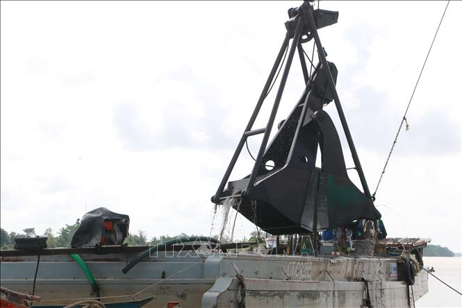 Mỏ cát MS01 (sông Hậu) đang khai thác với trữ lượng cát cho phép hơn 1,180 triệu m3. Ảnh: Tuấn Phi-TTXVN