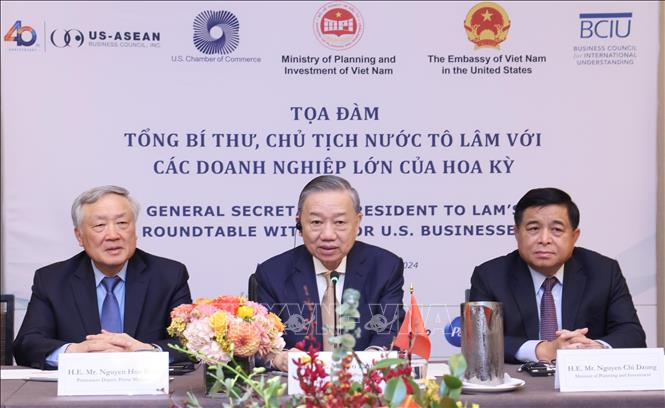 Party General Secretary and State President To Lam speaks at the forum. VNA Photo: Lâm Khánh 