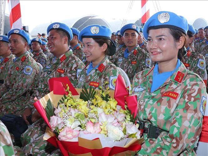 Các sĩ quan trước giờ lên đường thực hiện nhiệm vụ tại Phái bộ Gìn giữ hòa bình Liên hợp quốc tại Nam Sudan và khu vực Abyei. Ảnh: Trọng Đức - TTXVN 