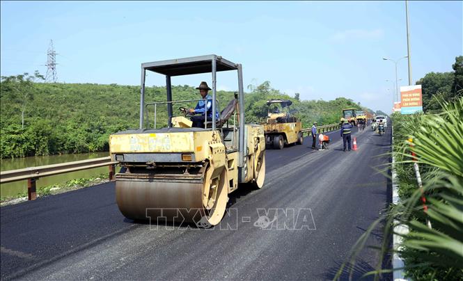 Các dự án đường giao thông nhanh chóng được thi công cho kịp tiến độ. Ảnh: Quang Cường – TTXVN