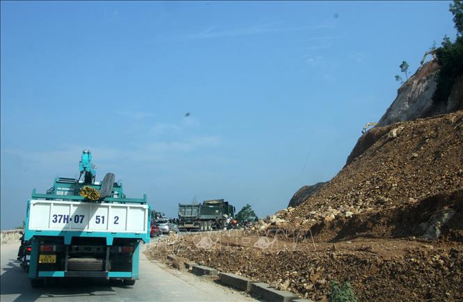 Núi Rú Nguộc nằm trên địa bàn hai xã Thanh Ngọc và Ngọc Sơn, huyện Thanh Chương (Nghệ An) có địa hình hiểm trở, thường xuyên xảy ra sạt lở vào mùa mưa bão. Ảnh: Văn Tý-TTXVN