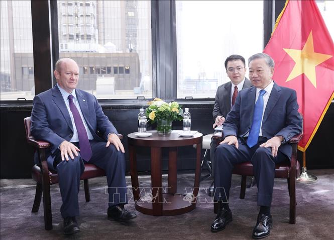 Tổng Bí thư, Chủ tịch nước Tô Lâm tiếp Thượng nghị sĩ Hoa Kỳ Chris Coons. Ảnh: Lâm Khánh - TTXVN
