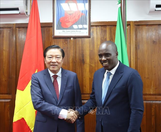Trưởng Ban Nội chính Trung ương Phan Đình Trạc hội kiến Phó Thủ tướng Tanzania Doto Mashaka Biteko. Ảnh: Hồng Minh - PV TTXVN tại châu Phi