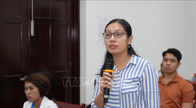 Đại diện doanh nghiệp đối thoại trực tiếp với lãnh đạo Cục Thuế tỉnh Tây Ninh. Ảnh: Minh Phú - TTXVN