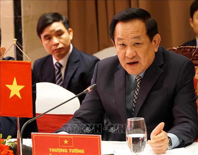 Sen. Lieut. Gen Vo Minh Luong, Chairman of the Vietnamese Government's Specialised Committee, speaks at the meeting. VNA Photo: Quốc Dũng 