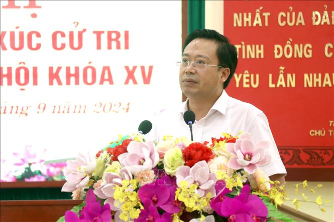 Ông Nguyễn Đại Thắng, Phó Trưởng đoàn Chuyên trách Đoàn đại biểu Quốc hội tỉnh Hưng Yên phát biểu tại buổi tiếp xúc cử tri. Ảnh: Mai Ngoan-TTXVN
