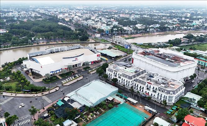 Một góc trung tâm thành phố Tân An, tỉnh Long An. Ảnh: Hồng Đạt - TTXVN
