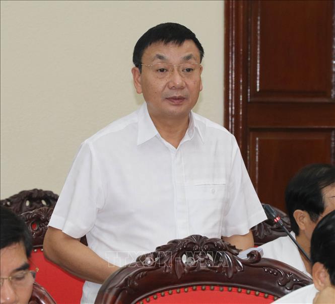 Ông Hoàng Mạnh Hùng, Bí thư Huyện ủy Gia Viễn, tỉnh Ninh Bình phát biểu tại hội nghị. Ảnh: Thùy Dung - TTXVN